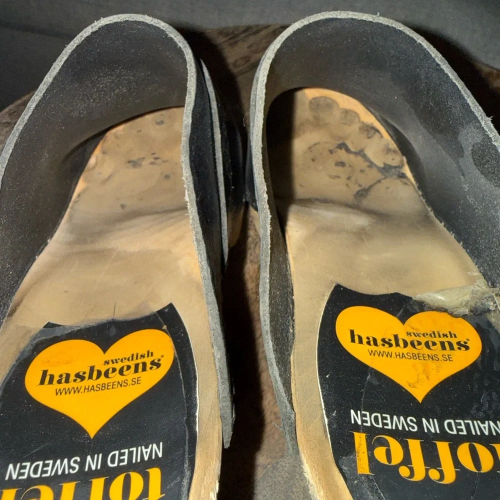 Swedish Hasbeens Black and Tan Mules - Picture 4 of 5